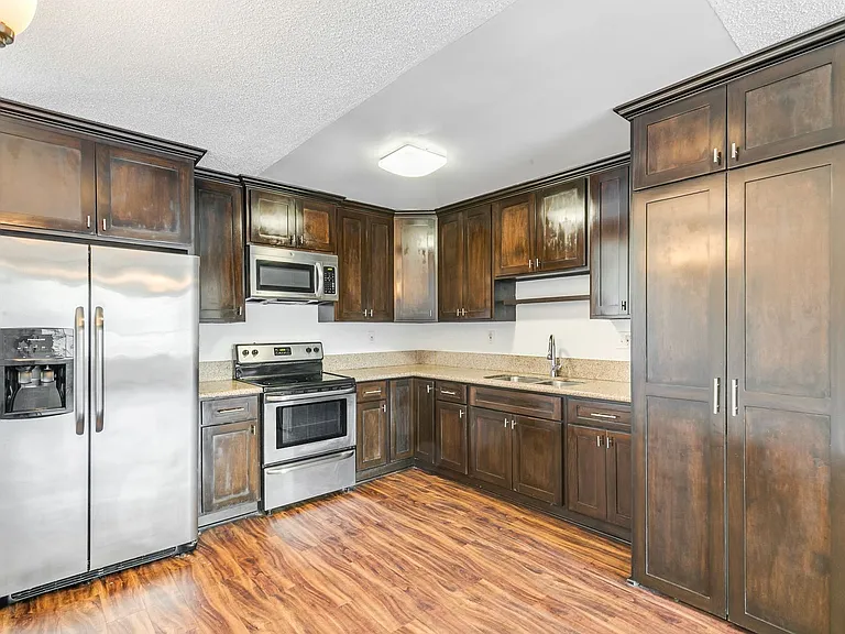 600 Almond Avenue — Photo 2