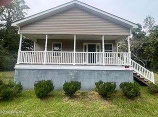 948 Jefferson Rd, Lake Waccamaw, NC 28450
