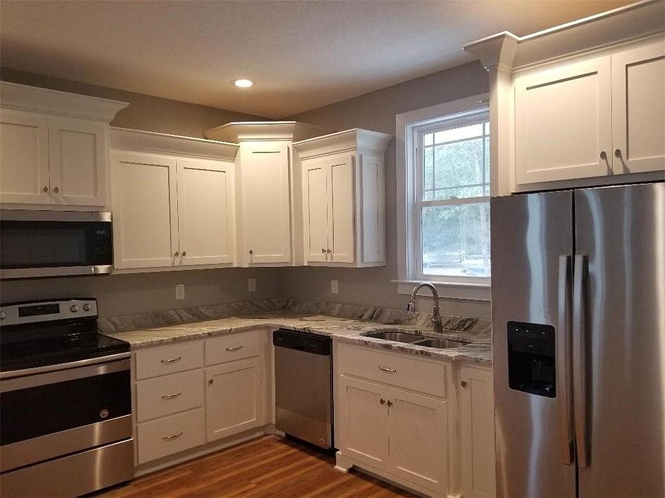 2nd image of 307 E Sixt St