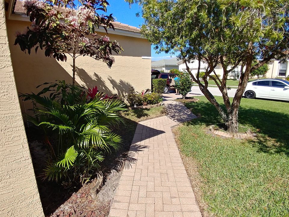 FRONT WALKWAY