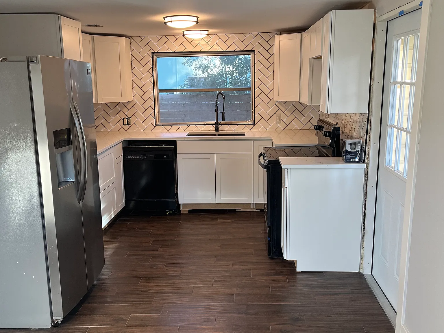 2 bed, 974 sqft, $1,600 — Photo 2