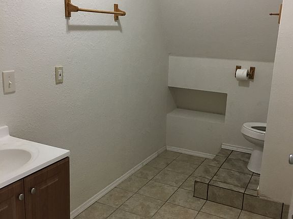 4th image of 4605 Pecan Ln
