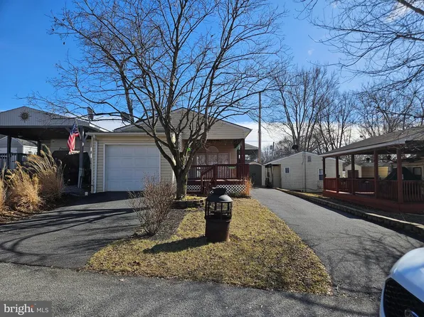 14 Jellystone Ave, Falling Waters, WV 25419