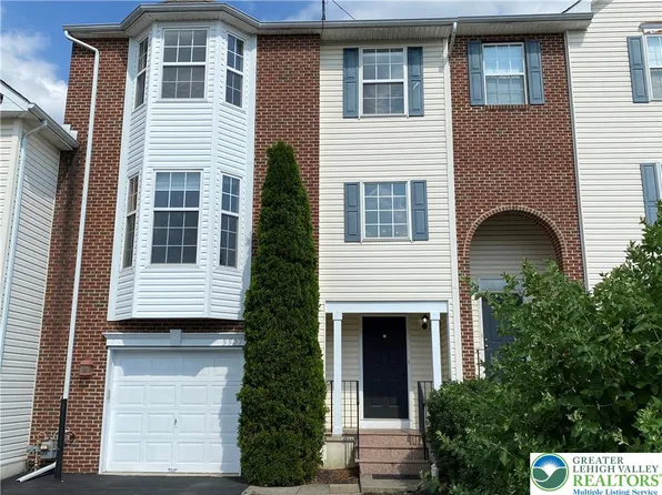 5527 Spring Ridge Dr W, Macungie, PA 18062