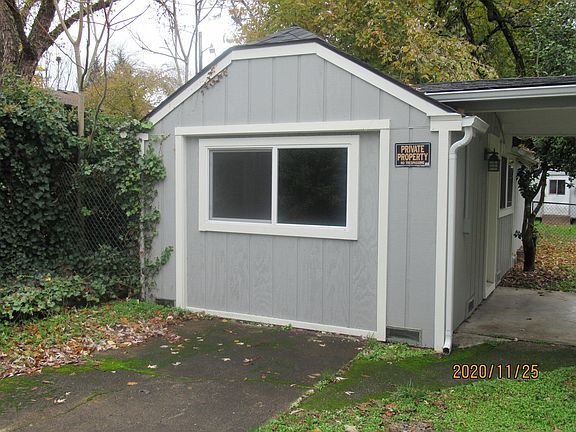 2nd image of 412 W Umpqua St #C