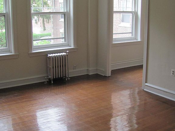 2nd image of 7000 Lincoln Dr APT F2