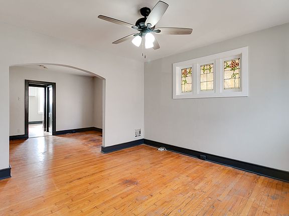 3rd image of 4916-4918 Winona Ave #4918-1F