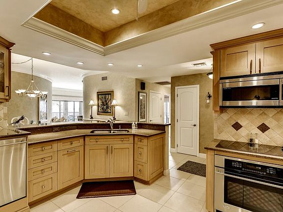 2nd image of 961 Collier Ct #Penthouse 5