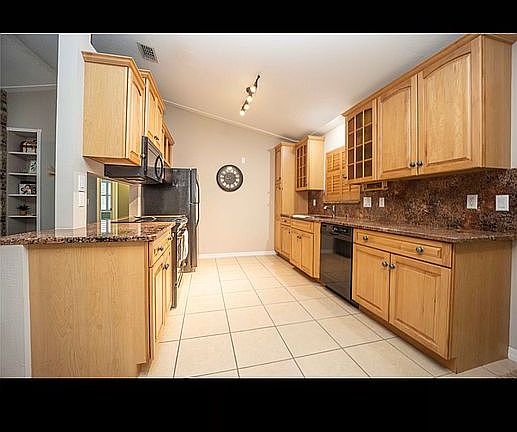 5th image of 2631 SE 38th St