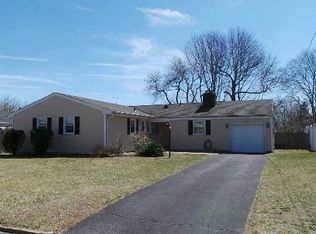 21 Harbour Rd, Babylon, NY 11702