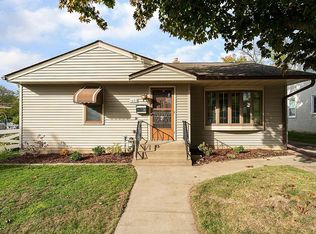 1683 3rd St E, Saint Paul, MN 55106