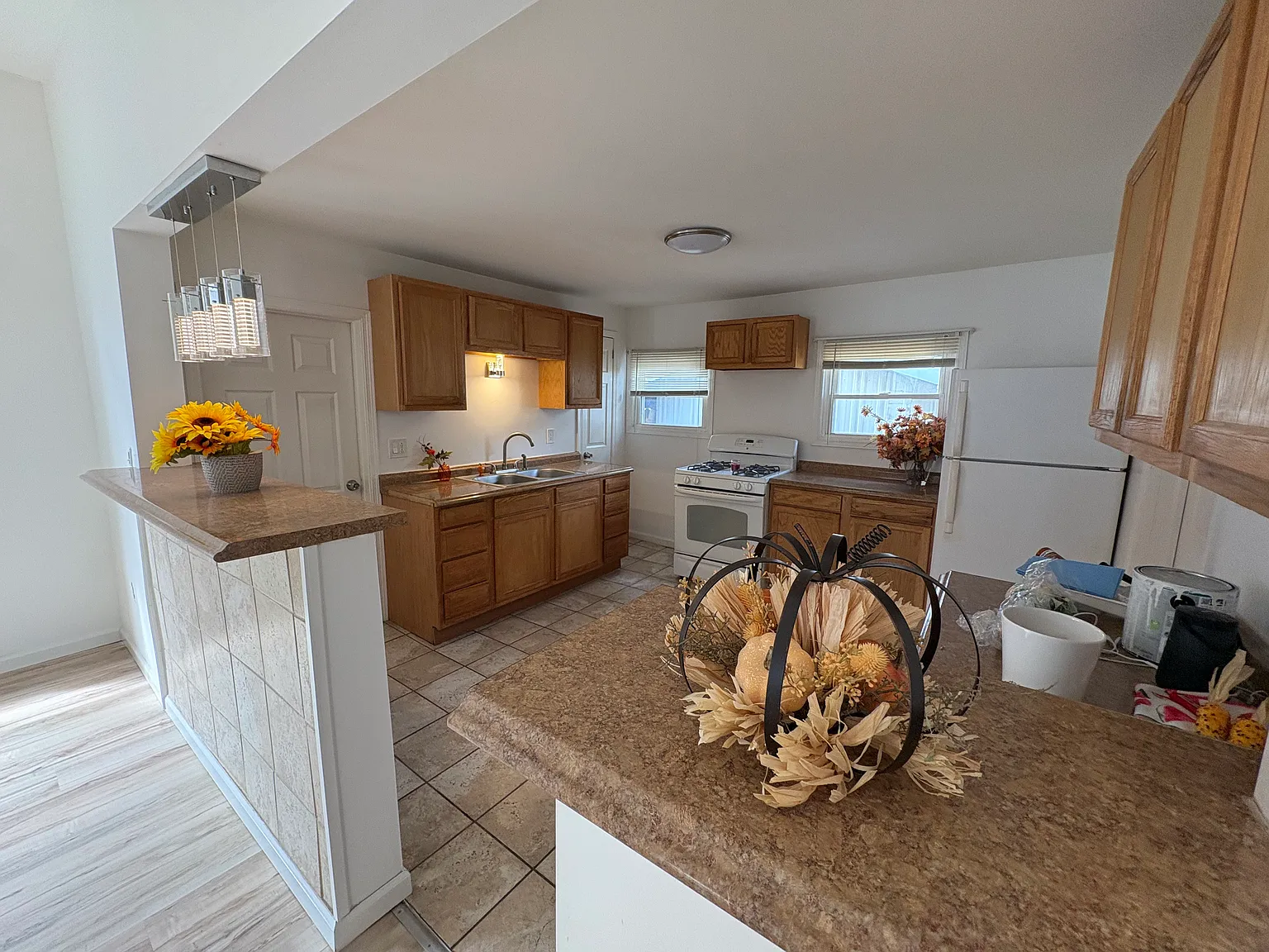 705 E Broadway St — Photo 2