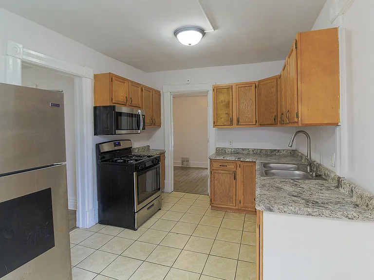 416 Douglas Ave — Photo 9