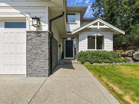 2nd image of 1122 Golden Spire Cres