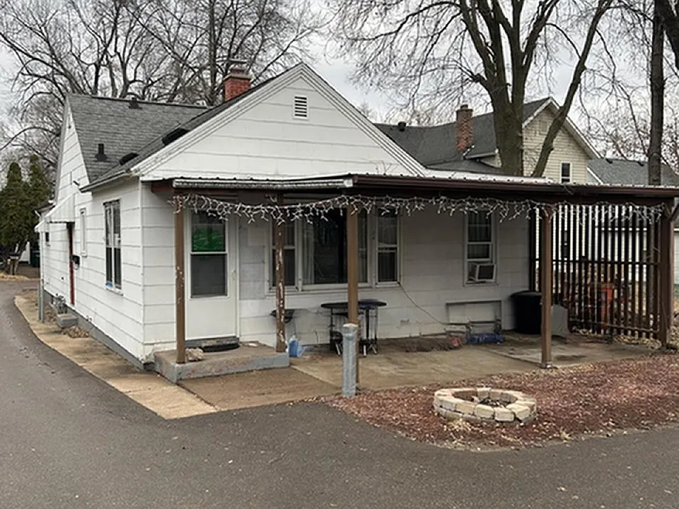 915 Lakeside Ave