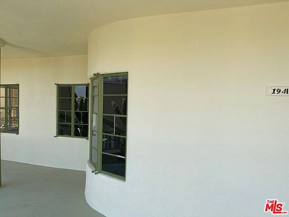 5th image of 1941 N Mariposa Ave