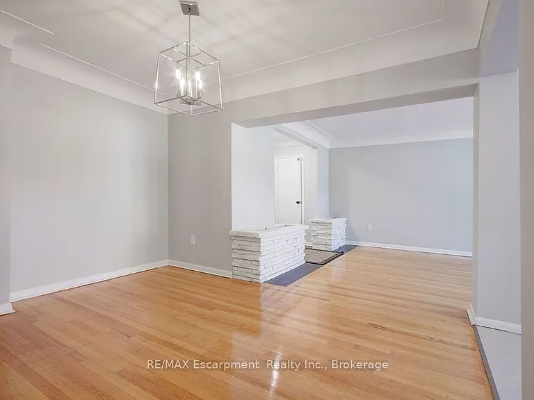 830 Robinson St #102 — Photo 6