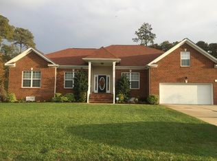 7 Volunteer Trl, Poquoson, VA 23662