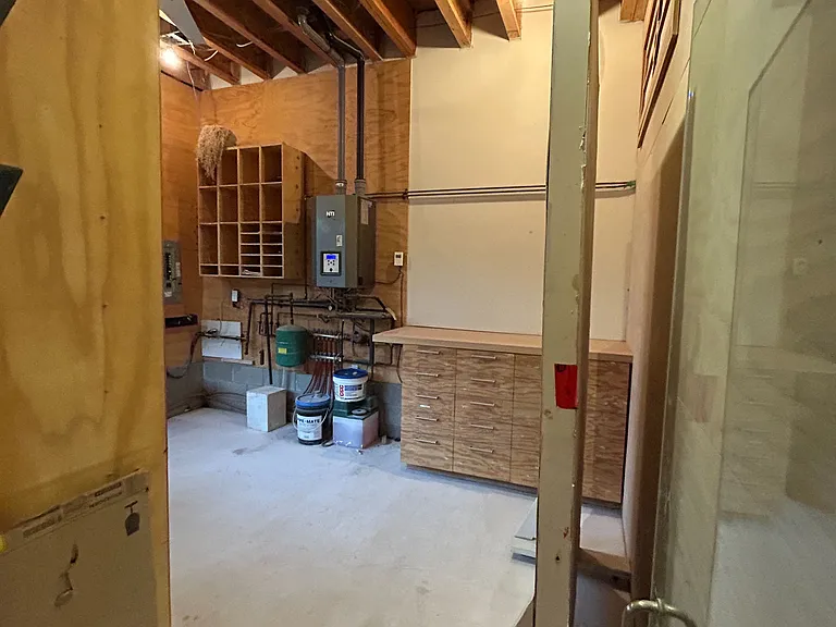 303 Coxwell Ave — Photo 12