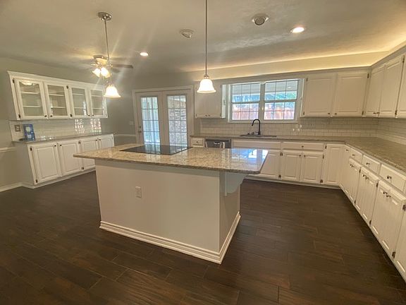 5th image of 601 Brown Dr