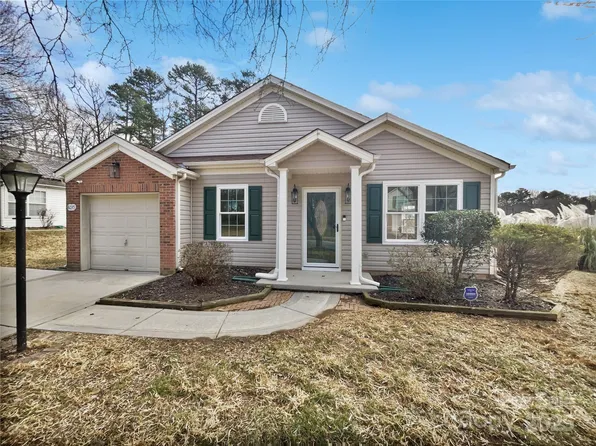 8035 Bristle Ln, Charlotte, NC 28214