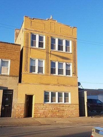 1st image of 4852 W Diversey Ave APT 1R