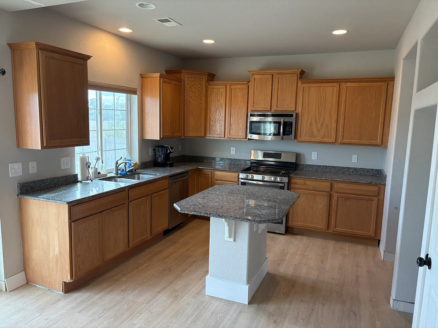3 bed, 1655 sqft, $2,600 — Photo 4