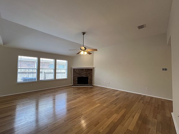 5th image of 2909 Windhaven Dr