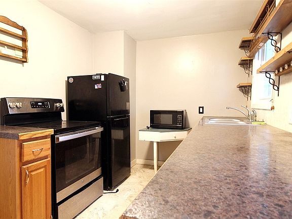5th image of 215 Hunt Dr