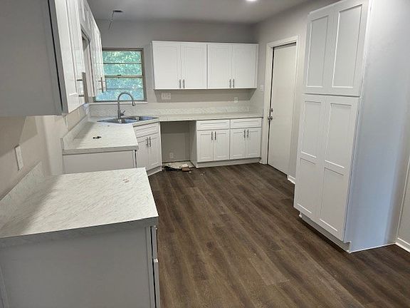 5th image of 300 SE 20th St
