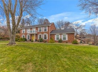 302 Windsor Dr, Coraopolis, PA 15108