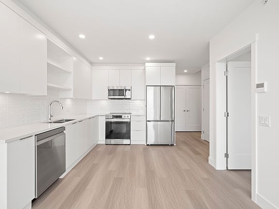 5th image of 22348 North Ave