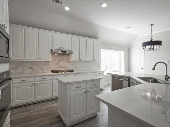 5629 Glenview Ln, The Colony, TX 75056