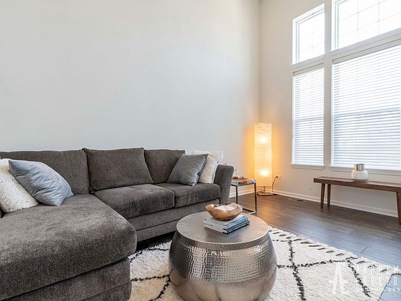 3rd image of 2910 Madison Dr #1