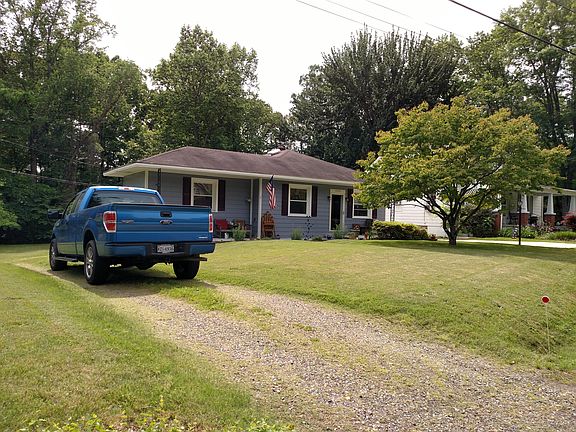 2nd image of 560 Melchers Dr
