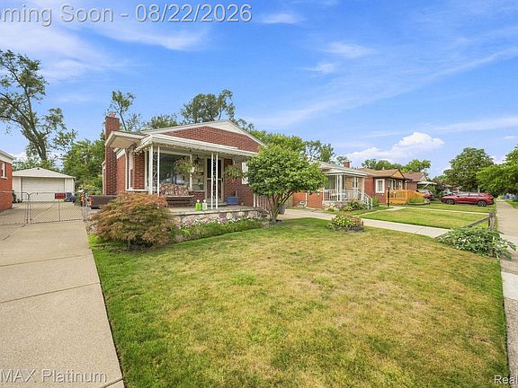2nd image of 24371 Currier St