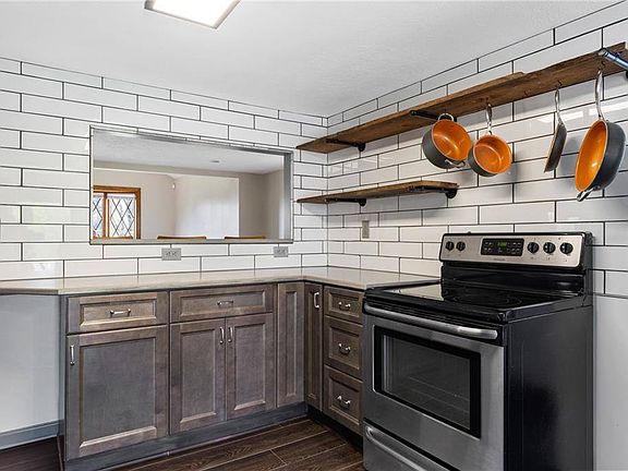 3rd image of 364 Forest Ave