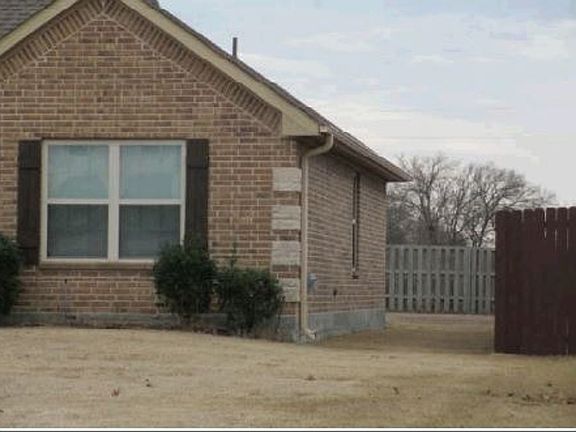 3rd image of 301 Brooks Dr