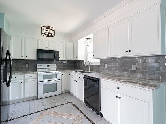 5th image of 11673 Crestview Ln