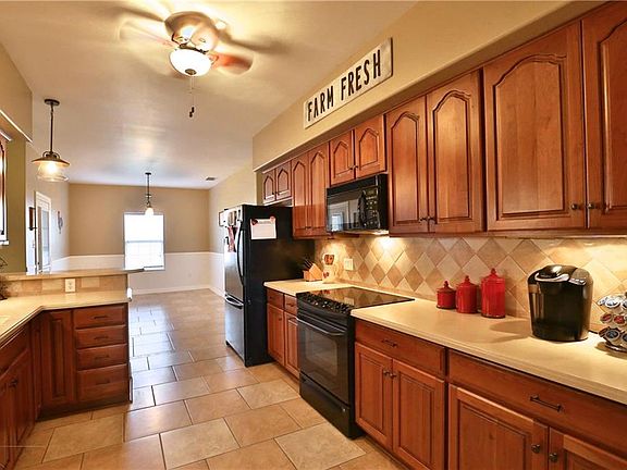 3rd image of 502 Mesquite Ln