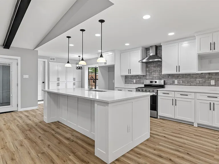 3204 Greenbriar Ln — Photo 11