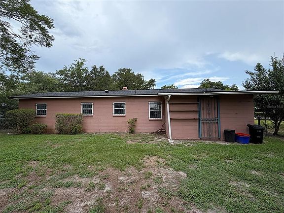 5th image of 901 NE 23rd St