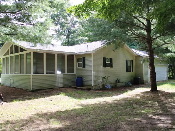 5892 S Carrigan Dr, Newaygo, MI 49337