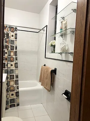 Rented by Coldwell Banker Warburg | media 12