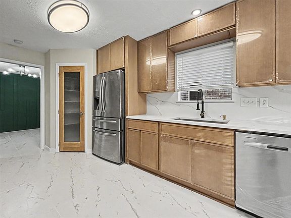 3rd image of 15810 Pilgrim Hall Dr