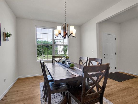 4th image of 2220 Walnut Glen Blvd