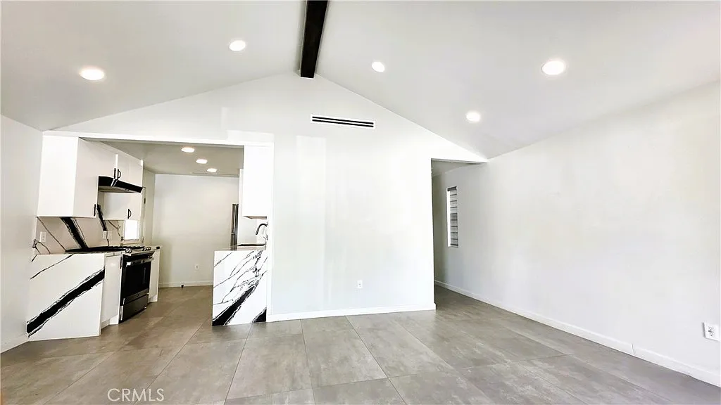 2 bed, 920 sqft, $3,495 — Photo 3