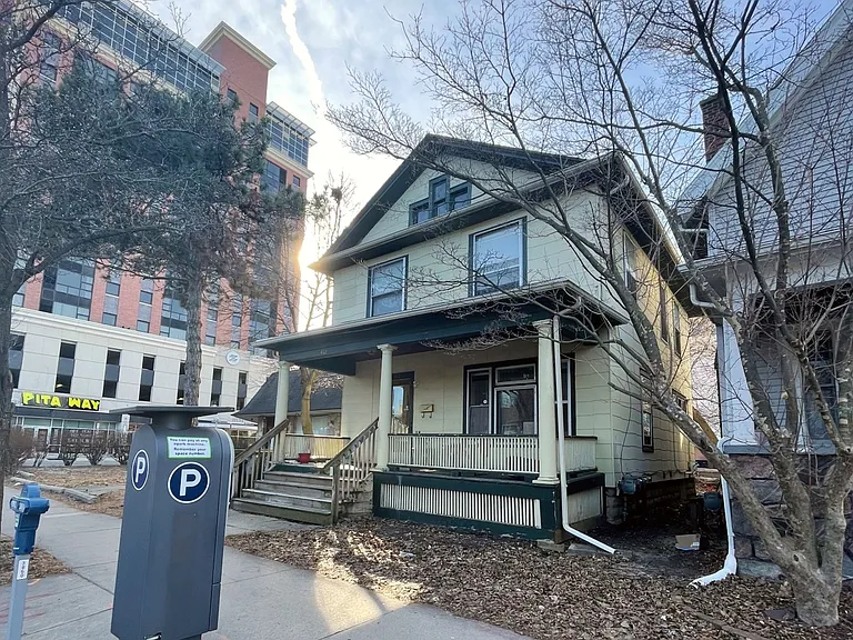 412 E William St — Photo 2