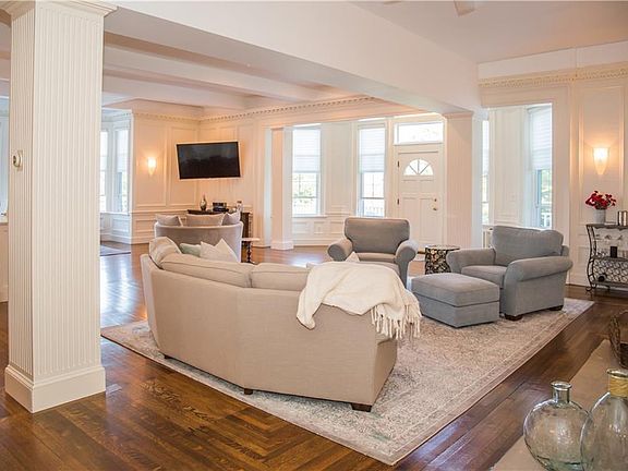 3rd image of 398 Wolcott Ave