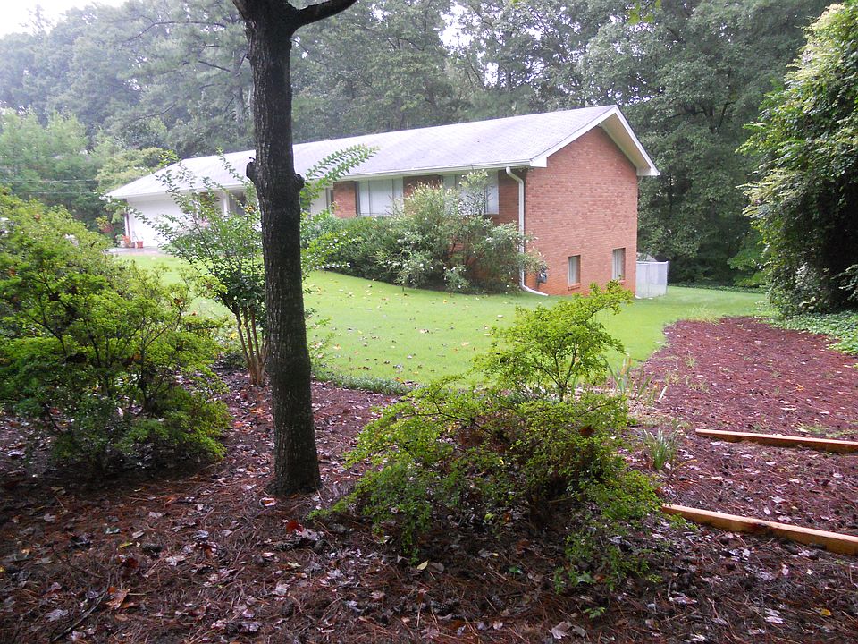 2nd image of 541 Smithstone Rd SE